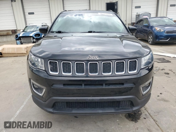 2019 Jeep Compass Latitude z VIN 3C4NJDBB9KT776299, wystawiony jako Copart lot #55174995 z przebiegiem 84 482 mil mil oraz Czysty tytuł • Clean title. Historia ofert i sprzedaży dostępna na DreamBid. Obrazek 5.
