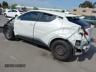 2018 Toyota C-HR XLE z VIN NMTKHMBX4JR049041, wystawiony jako IAAI lot #42038397 z przebiegiem 74 930 mil mil oraz . Historia ofert i sprzedaży dostępna na DreamBid. Obrazek 3.