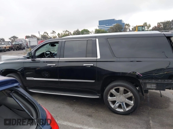 2020 Cadillac Escalade ESV Luxury z VIN 1GYS4HKJ7LR116999, wystawiony jako IAAI lot #40707280 z przebiegiem 117 358 mil mil oraz . Historia ofert i sprzedaży dostępna na DreamBid. Obrazek 15.