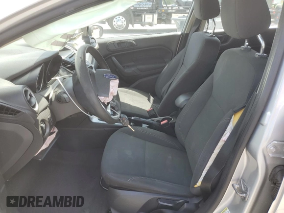 2019 Ford Fiesta SE z VIN 3FADP4EJ2KM142992, wystawiony jako Copart lot #55204795 z przebiegiem 98 018 mil mil oraz Szkoda całkowita • Salvage title. Historia ofert i sprzedaży dostępna na DreamBid. Obrazek 7.