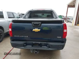 2009 Chevrolet Avalanche LTZ z VIN 3GNEC120X9G196285, wystawiony jako IAAI lot #42330652 z przebiegiem 255 085 mil mil oraz . Historia ofert i sprzedaży dostępna na DreamBid. Obrazek 16.