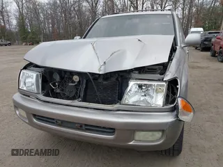 2001 Toyota Land Cruiser with VIN JTEHT05J112010131, listed as a IAAI auction lot 41719396 with 265,944 mi miles. Bid and sale history available at carsss.com. Image 6.