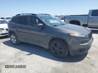 2018 Jeep Cherokee Latitude with VIN 1C4PJLCB4JD538320, listed as a Copart auction lot 52450105 with 82,674 mi miles and Salvage Title. Bid and sale history available at carsss.com. Image 4.