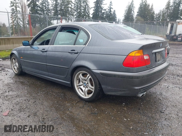 2001 BMW 3 Series 330i with VIN WBAAV53441FJ66616, listed as a IAAI auction lot 41870123 with 293,721 mi miles. Bid and sale history available at carsss.com. Image 3.