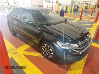 2024 Volkswagen Jetta S z VIN 3VW5M7BU5RM054887, wystawiony jako IAAI lot #42852694 z przebiegiem 25 677 mil mil oraz . Historia ofert i sprzedaży dostępna na DreamBid. Obrazek 18.