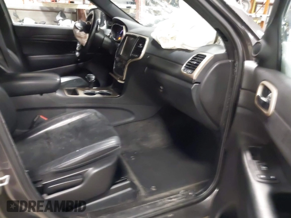 2015 Jeep Grand Cherokee Laredo with VIN 1C4RJFAGXFC752489, listed as a IAAI auction lot 41382389 with 147,892 mi miles. Bid and sale history available at carsss.com. Image 5.