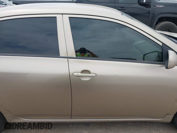 2010 Toyota Corolla z VIN 1NXBU4EE3AZ298252, wystawiony jako IAAI lot #42024838 z przebiegiem 260 162 mil mil oraz . Historia ofert i sprzedaży dostępna na DreamBid. Obrazek 13.