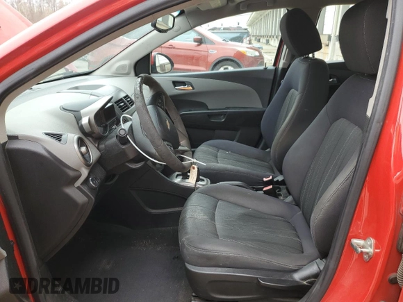 2012 Chevrolet Sonic LT z VIN 1G1JC5SH3C4217821, wystawiony jako Copart lot #51443435 z przebiegiem 95 851 mil mil oraz Nie do naprawy • Non repairable. Historia ofert i sprzedaży dostępna na DreamBid. Obrazek 7.