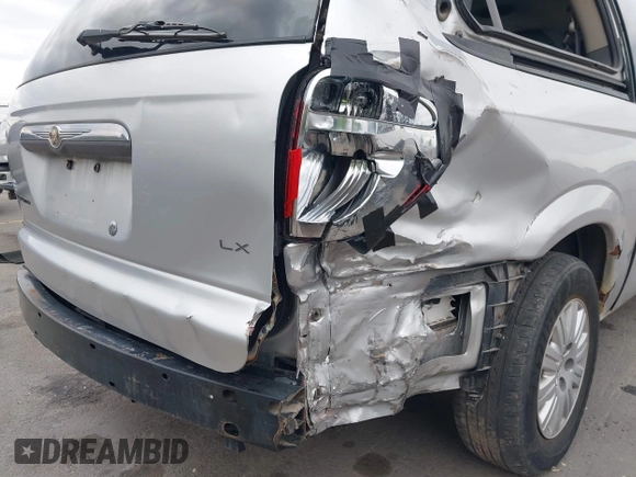 2007 Chrysler Town & Country with VIN 2A4GP44R27R191148, listed as a IAAI auction lot 42171218 with 150,670 mi miles and . Bid and sale history available at DreamBid. Image 6.