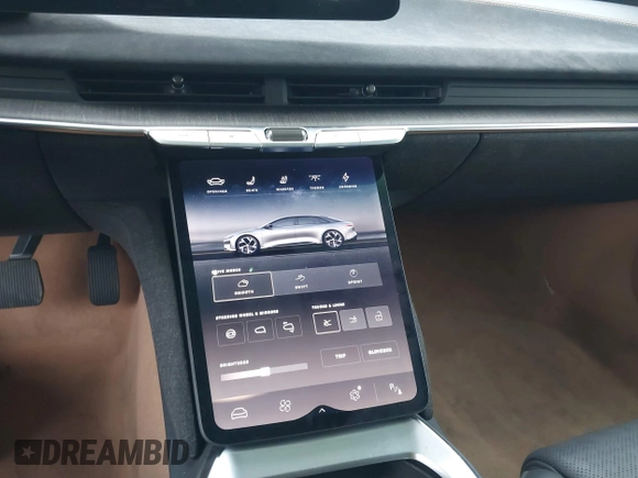 2023 Lucid Air Grand Touring z VIN 50EA1GBA3PA001806, wystawiony jako IAAI lot #41713303 z przebiegiem 6367 mil mil oraz . Historia ofert i sprzedaży dostępna na DreamBid. Obrazek 19.