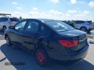2010 Hyundai Elantra GLS z VIN KMHDU4AD1AU170856, wystawiony jako IAAI lot #42349714 z przebiegiem 160 598 mil mil oraz . Historia ofert i sprzedaży dostępna na DreamBid. Obrazek 3.