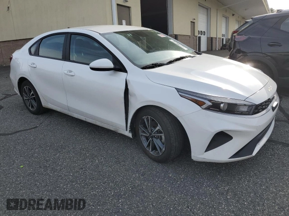 2024 Kia Forte LXS with VIN 3KPF24AD4RE754309, listed as a Copart auction lot 54677035 with 31,931 mi miles and Clean Title. Bid and sale history available at carsss.com. Image 4.