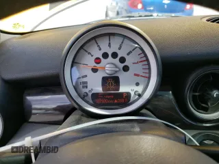 2008 MINI Hardtop S z VIN WMWMF735X8TV34162, wystawiony jako Copart lot #66290635 z przebiegiem 107 980 mil mil oraz Czysty tytuł • Clean title. Historia ofert i sprzedaży dostępna na DreamBid. Obrazek 9.