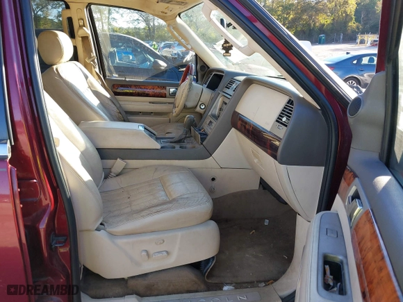 2004 Lincoln Navigator Luxury with VIN 5LMFU27R64LJ13317, listed as a IAAI auction lot 40598909 with 240,131 mi miles. Bid and sale history available at carsss.com. Image 5.