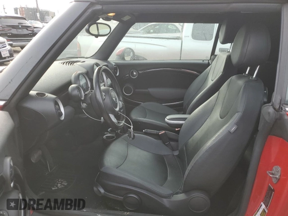2010 MINI Convertible с VIN WMWMR3C56ATU97164, выставлен на аукционе Copart как лот 83908904 с пробегом 153 936 миль миль и Списание • Salvage title. История ставок и продаж доступна на DreamBid. Изображение 7.