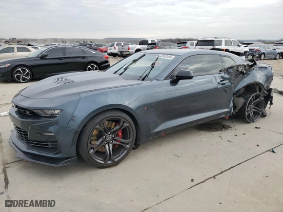 2021 Chevrolet Camaro 2SS with VIN 1G1FH1R79M0134531, listed as a Copart auction lot 42043485 with 17,945 mi miles and Clean Title. Bid and sale history available at carsss.com. Image 1.
