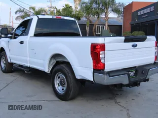 2022 Ford F-350 XL z VIN 1FTRF3A66NEG41366, wystawiony jako Copart lot #55134315 z przebiegiem 34 356 mil mil oraz Szkody całkowita. Historia ofert i sprzedaży dostępna na DreamBid. Obrazek 4.