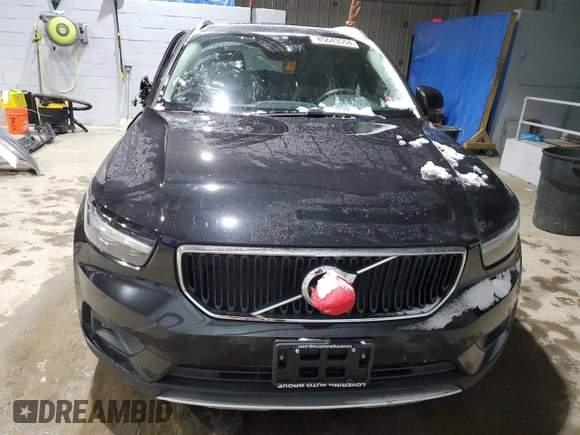 2021 Volvo XC40 Momentum z VIN YV4162UK2M2562967, wystawiony jako Copart lot #85643554 z przebiegiem 25 497 mil mil oraz Szkoda całkowita • Salvage title. Historia ofert i sprzedaży dostępna na DreamBid. Obrazek 5.