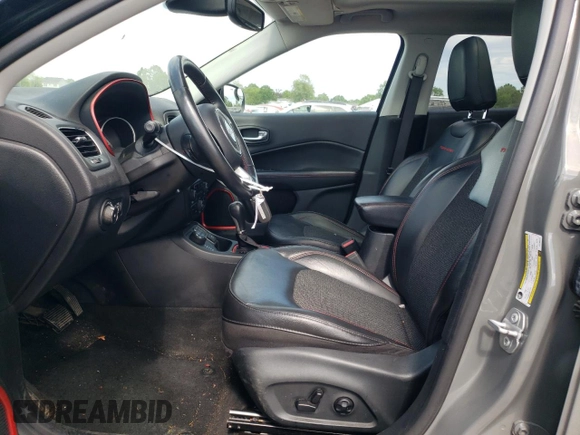 2019 Jeep Compass Trailhawk z VIN 3C4NJDDB3KT704317, wystawiony jako Copart lot #57116635 z przebiegiem 43 323 mil mil oraz Szkoda całkowita • Salvage title. Historia ofert i sprzedaży dostępna na DreamBid. Obrazek 7.