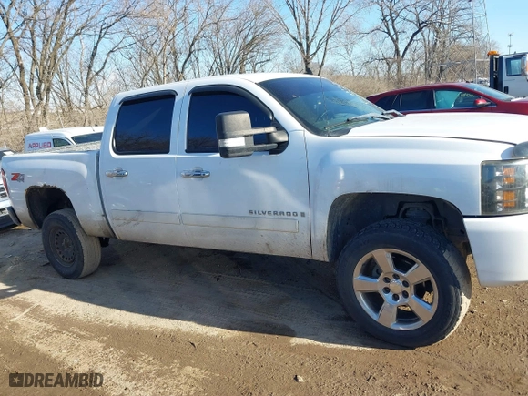 2007 Chevrolet Silverado 1500 LT w/1LT with VIN 2GCEK13M371644904, listed as a IAAI auction lot 41445254 with 294,391 mi miles. Bid and sale history available at carsss.com. Image 13.