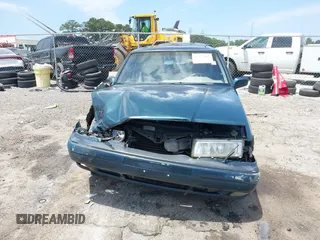 1998 Volvo S90 с VIN YV1KS9605W1128293, выставлен на аукционе IAAI как лот 42332645 с пробегом 252 576 миль миль и . История ставок и продаж доступна на DreamBid. Изображение 6.