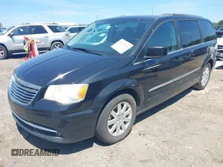2014 Chrysler Town & Country Touring z VIN 2C4RC1BG2ER348099, wystawiony jako IAAI lot #42411961 z przebiegiem 249 144 mil mil oraz . Historia ofert i sprzedaży dostępna na DreamBid. Obrazek 2.