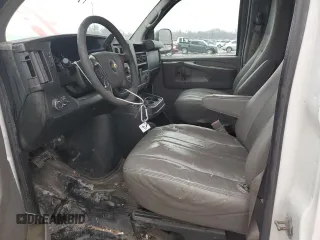 2015 Chevrolet Express Cargo z VIN 1GCWGFCF7F1180265, wystawiony jako Copart lot #44005045 z przebiegiem 332 854 mil mil oraz Czysty tytuł • Clean title. Historia ofert i sprzedaży dostępna na DreamBid. Obrazek 7.