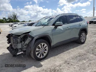 2021 Toyota RAV4 XLE Premium с VIN 2T3C1RFV2MW132387, выставлен на аукционе Copart как лот 61073075 с пробегом 40 622 миль миль и Списание • Salvage title. История ставок и продаж доступна на DreamBid. Изображение 1.