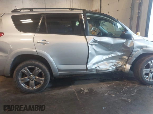 2010 Toyota RAV4 Sport z VIN 2T3RF4DV6AW080727, wystawiony jako IAAI lot #42526299 z przebiegiem Nie podano mil oraz . Historia ofert i sprzedaży dostępna na DreamBid. Obrazek 13.