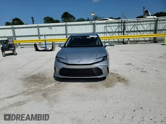 2025 Toyota Camry LE z VIN 4T1DAACK3SU022986, wystawiony jako Copart lot #51407485 z przebiegiem 6 490 mil mil oraz Szkoda całkowita • Salvage title. Historia ofert i sprzedaży dostępna na DreamBid. Obrazek 11.