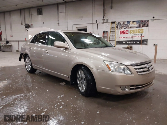 2007 Toyota Avalon XL z VIN 4T1BK36B17U232618, wystawiony jako IAAI lot #41633305 z przebiegiem 171 971 mil mil oraz . Historia ofert i sprzedaży dostępna na DreamBid. Obrazek 1.