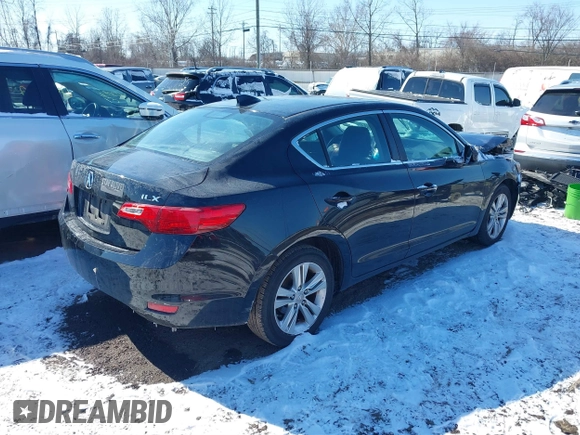 2013 Acura ILX with VIN 19VDE1F32DE015048, listed as a IAAI auction lot 41541956 with 92,403 mi miles. Bid and sale history available at carsss.com. Image 4.