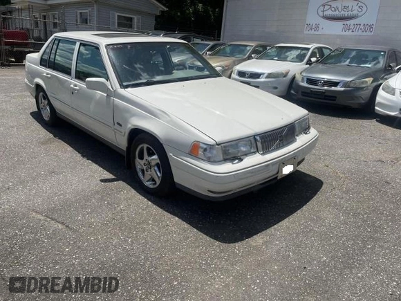 1998 Volvo S90 with VIN YV1KS9606W1129999, listed as a Copart auction lot 47872505 with 197,484 mi miles and Clean Title. Bid and sale history available at carsss.com. Image 1.