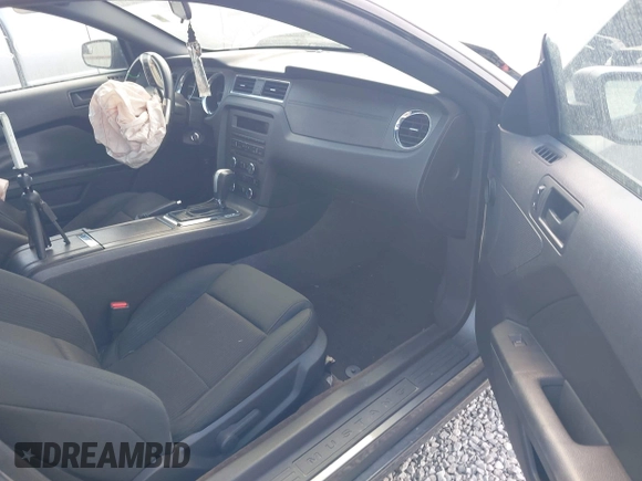 2013 Ford Mustang V6 с VIN 1ZVBP8AM1D5261762, выставлен на аукционе IAAI как лот 42028527 с пробегом 113 224 миль миль и . История ставок и продаж доступна на DreamBid. Изображение 5.