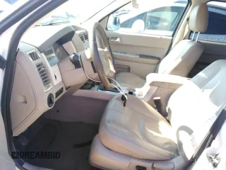 2008 Mercury Mariner Premier z VIN 4M2CU87128KJ53679, wystawiony jako Copart lot #54269815 z przebiegiem Nie podano mil oraz Szkody całkowita. Historia ofert i sprzedaży dostępna na DreamBid. Obrazek 7.