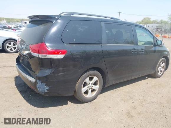 2011 Toyota Sienna LE AAS with VIN 5TDKK3DC4BS173688, listed as a IAAI auction lot 42106211 with 282,301 mi miles. Bid and sale history available at carsss.com. Image 4.