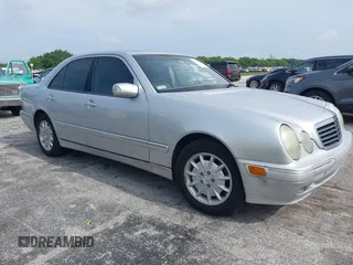 2001 Mercedes-Benz E 320 z VIN WDBJF65J81B190397, wystawiony jako IAAI lot #42411840 z przebiegiem 148 197 mil mil oraz . Historia ofert i sprzedaży dostępna na DreamBid. Obrazek 1.