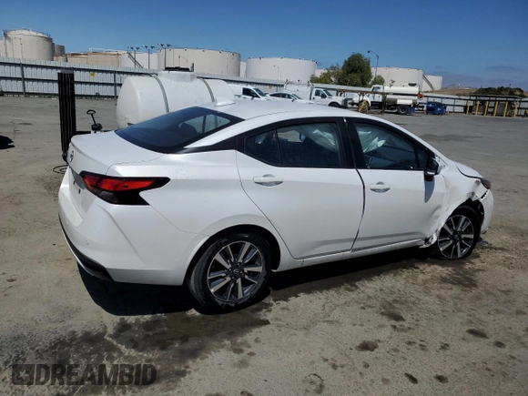 2025 Nissan Versa SV z VIN 3N1CN8EV1SL817021, wystawiony jako Copart lot #58667985 z przebiegiem 14 085 mil mil oraz Szkoda całkowita • Salvage title. Historia ofert i sprzedaży dostępna na DreamBid. Obrazek 3.