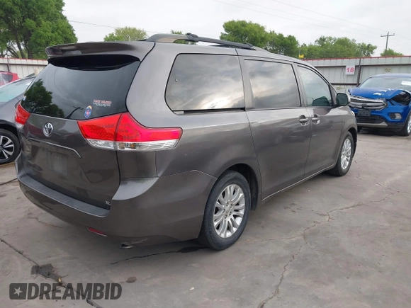 2011 Toyota Sienna XLE AAS with VIN 5TDYK3DC1BS136012, listed as a IAAI auction lot 41869637 with 231,418 mi miles. Bid and sale history available at carsss.com. Image 4.