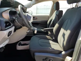 2017 Chrysler Pacifica Touring z VIN 2C4RC1DG4HR610934, wystawiony jako Copart lot #62421205 z przebiegiem 86 436 mil mil oraz Szkoda całkowita • Salvage title. Historia ofert i sprzedaży dostępna na DreamBid. Obrazek 7.