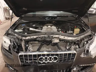 2013 Audi Q7 Premium Plus z VIN WA1LGAFE5DD005527, wystawiony jako IAAI lot #42616487 z przebiegiem 113 552 mil mil oraz . Historia ofert i sprzedaży dostępna na DreamBid. Obrazek 10.