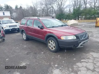 2005 Volvo XC70 with VIN YV1SZ592851203536, listed as a IAAI auction lot 41851395 with 212,201 mi miles and . Bid and sale history available at DreamBid. Image 1.