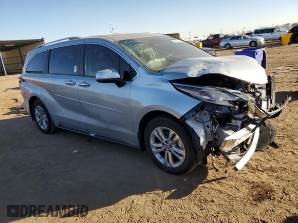 2024 Toyota Sienna Platinum z VIN 5TDESKFC8RS128364, wystawiony jako Copart lot #77888984 z przebiegiem 10 929 mil mil oraz Szkoda całkowita • Salvage title. Historia ofert i sprzedaży dostępna na DreamBid. Obrazek 4.