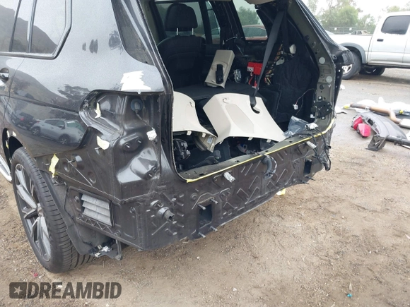 2021 BMW X7 xDrive40i z VIN 5UXCW2C02M9D83199, wystawiony jako IAAI lot #41556053 z przebiegiem 38 926 mil mil oraz . Historia ofert i sprzedaży dostępna na DreamBid. Obrazek 6.