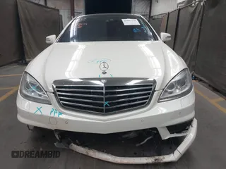 2011 Mercedes-Benz S 63 AMG with VIN WDDNG7EB7BA402556, listed as a IAAI auction lot 42097570 with 77,145 mi miles and . Bid and sale history available at DreamBid. Image 12.