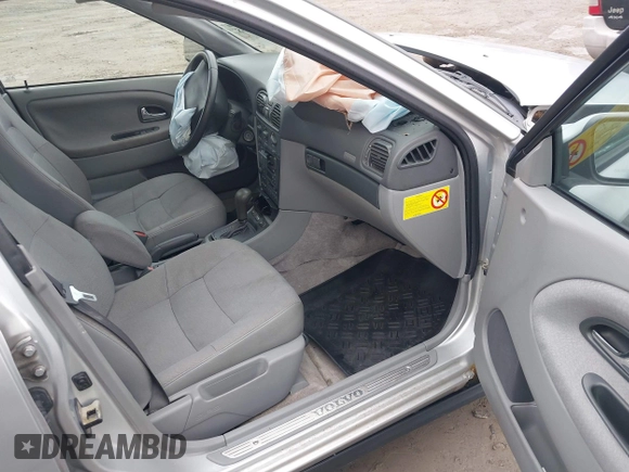 2000 Volvo V40 с VIN YV1VW2554YF430377, выставлен на аукционе IAAI как лот 40954938 с пробегом 117 378 миль миль и . История ставок и продаж доступна на DreamBid. Изображение 5.