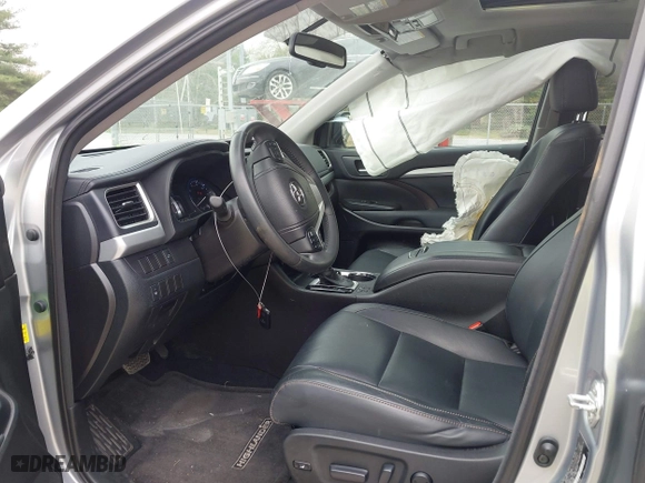 2014 Toyota Highlander XLE with VIN 5TDKKRFH3ES035284, listed as a IAAI auction lot 41909877 with 112,468 mi miles. Bid and sale history available at carsss.com. Image 5.