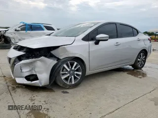 2021 Nissan Versa SV z VIN 3N1CN8EV8ML827953, wystawiony jako Copart lot #53162635 z przebiegiem 110 061 mil mil oraz Szkody całkowita. Historia ofert i sprzedaży dostępna na DreamBid. Obrazek 1.