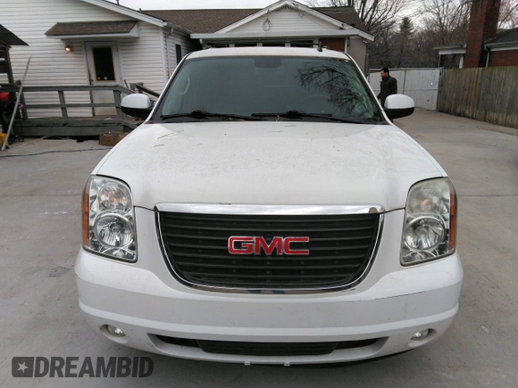 2013 GMC Yukon SLT with VIN 1GKS2CE09DR238626, listed as a IAAI auction lot 41758168 with 170,371 mi miles. Bid and sale history available at carsss.com. Image 12.