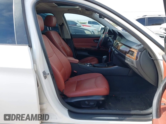 2011 BMW 3 Series 328i с VIN WBAPH7C54BE682973, выставлен на аукционе IAAI как лот 42235227 с пробегом 141 576 миль миль и . История ставок и продаж доступна на DreamBid. Изображение 5.